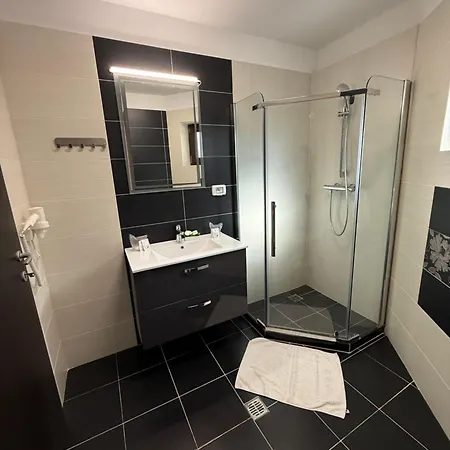 Royal Paradise Guest house Navodari