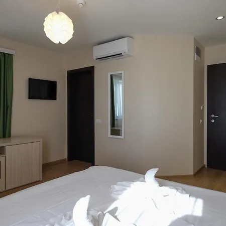 Royal Paradise Guest house 3*